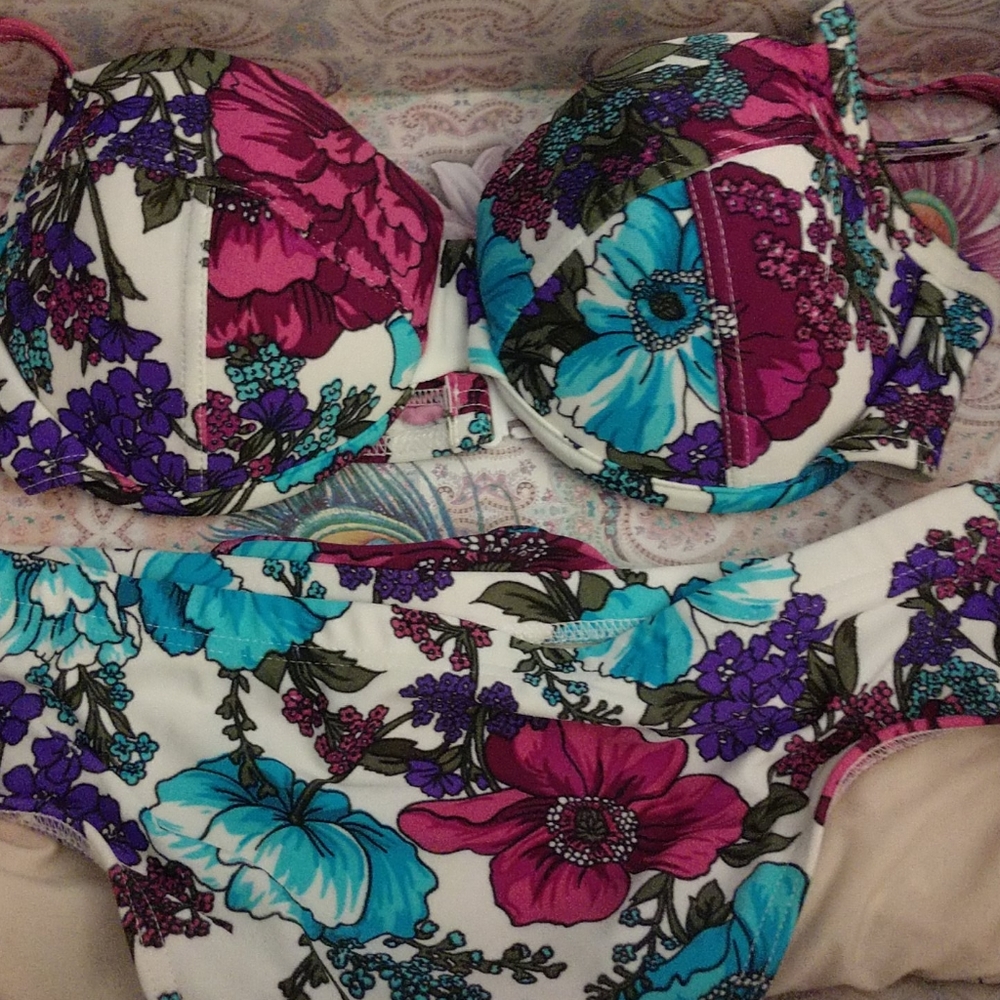#5 Pretty Poppy print Underwire Top Moderate Bottom BIKINI. NWOT